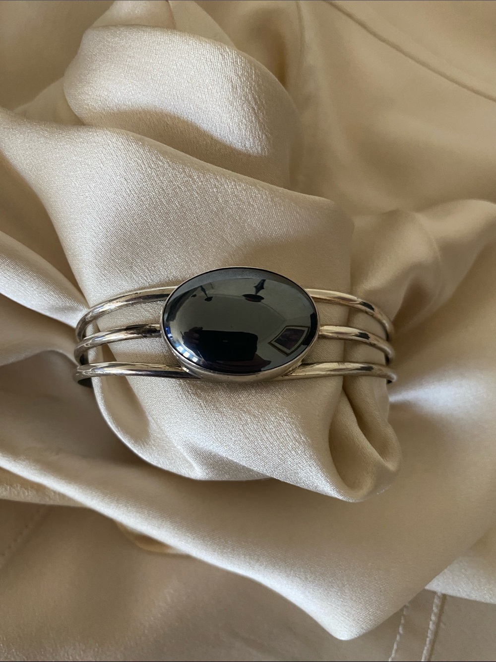 Vintage VHC Navajo sterling silver cuff with hematite cabochon stone